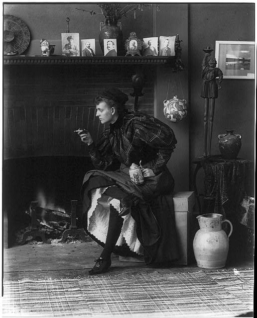Frances Benjamin Johnston, full-length portrait: Prints &amp; Photographs Division, Library of Congress, LC-USZ62-64301