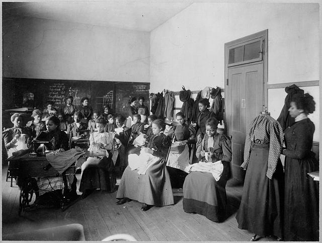 Howard Univ., Washington, D.C., ca. 1900 - sewing class: African American Photographs Assembled for 1900 Paris Exposition, Prints &amp; Photographs Division, Library of Congress, LC-USZ62-40467