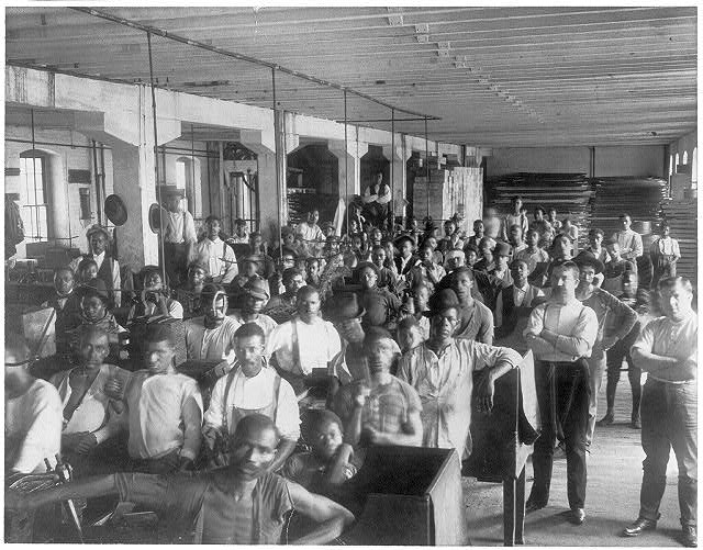 &quot;Lumpers&quot; at the T.B. Williams Tobacco Co., Richmond, Virginia, 1899?: African American Photographs Assembled for 1900 Paris Exposition, Prints &amp; Photographs Division, Library of Congress, LC-USZ62-51004.