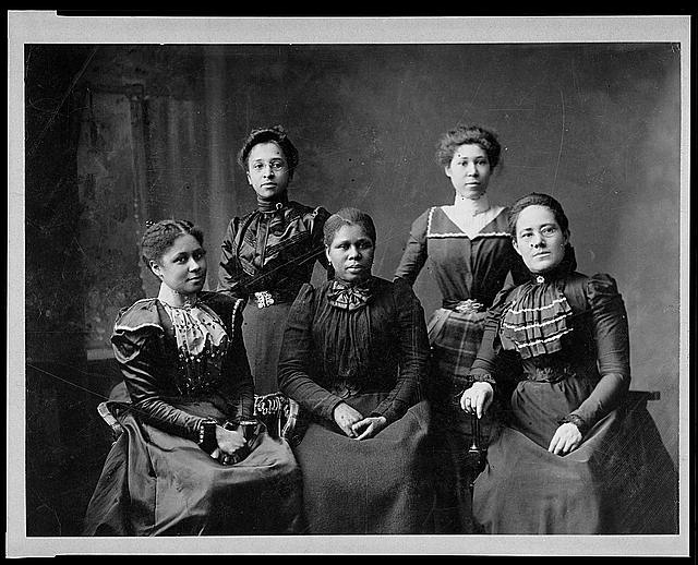 5 female African American officers of Women's League, Newport, R.I.: African American Photographs Assembled for 1900 Paris Exposition, Prints &amp; Photographs Division, Library of Congress, LC-USZ62-51555.